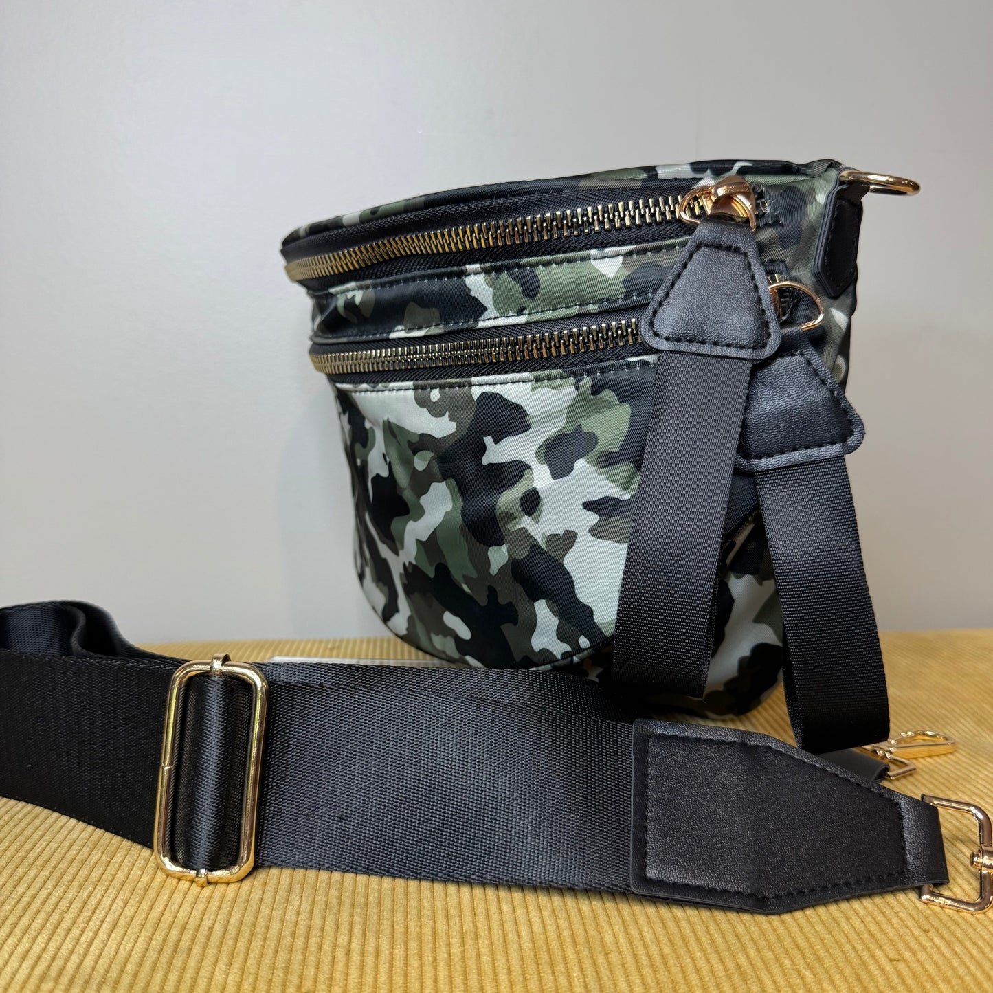 Roni - Nylon Crossbody - Green Camo
