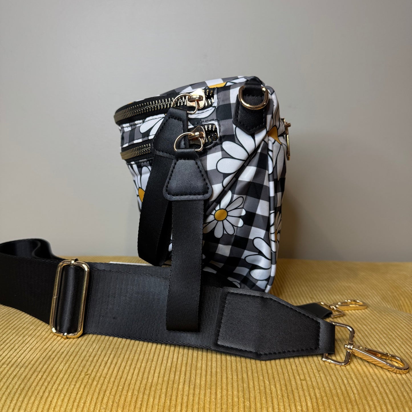 Roni - Nylon Crossbody - Daisy Gingham