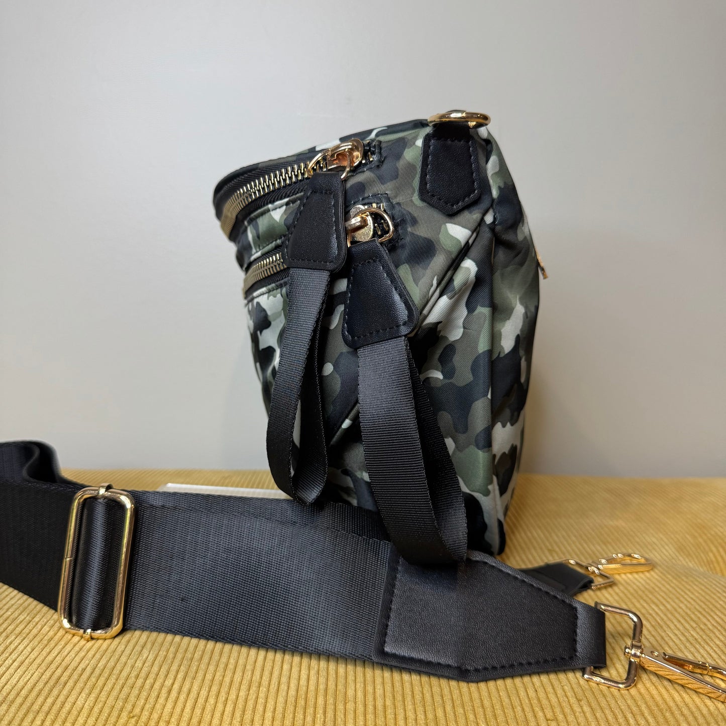Roni - Nylon Crossbody - Green Camo