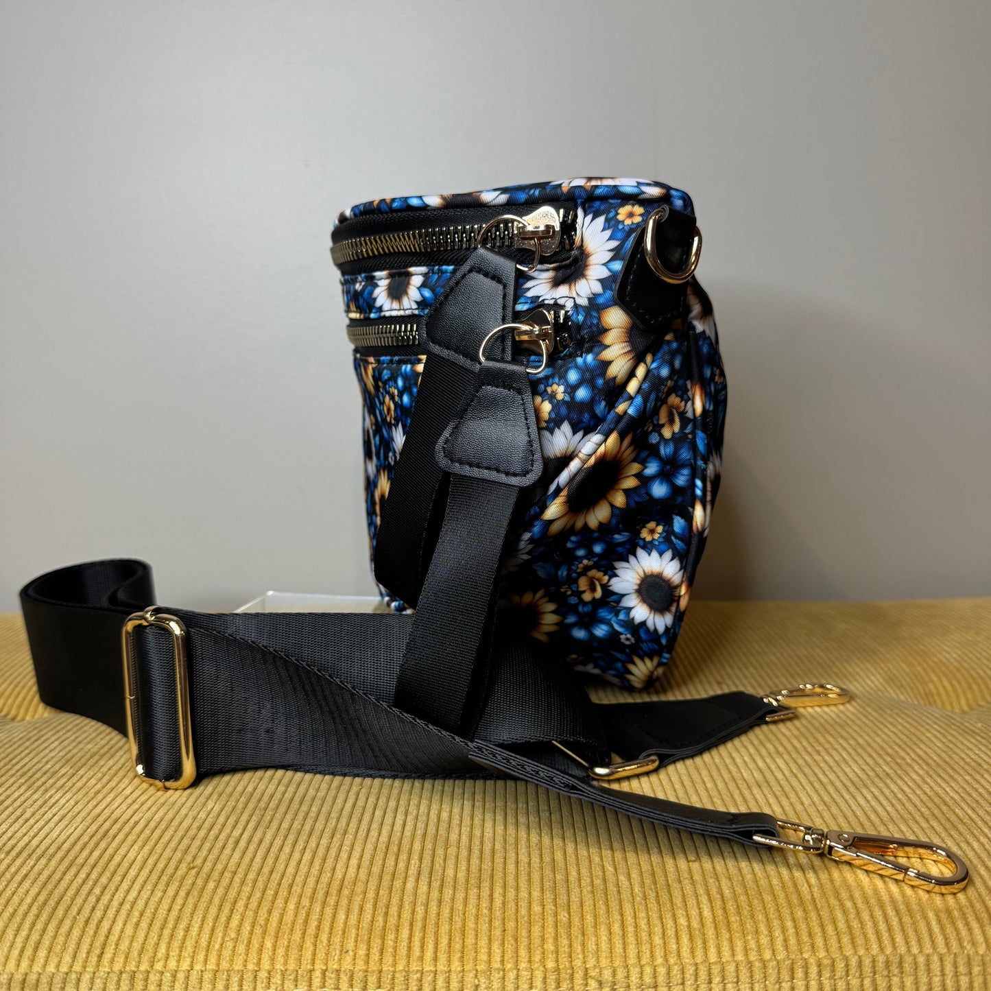 Roni - Nylon Crossbody - Blue Sunflower